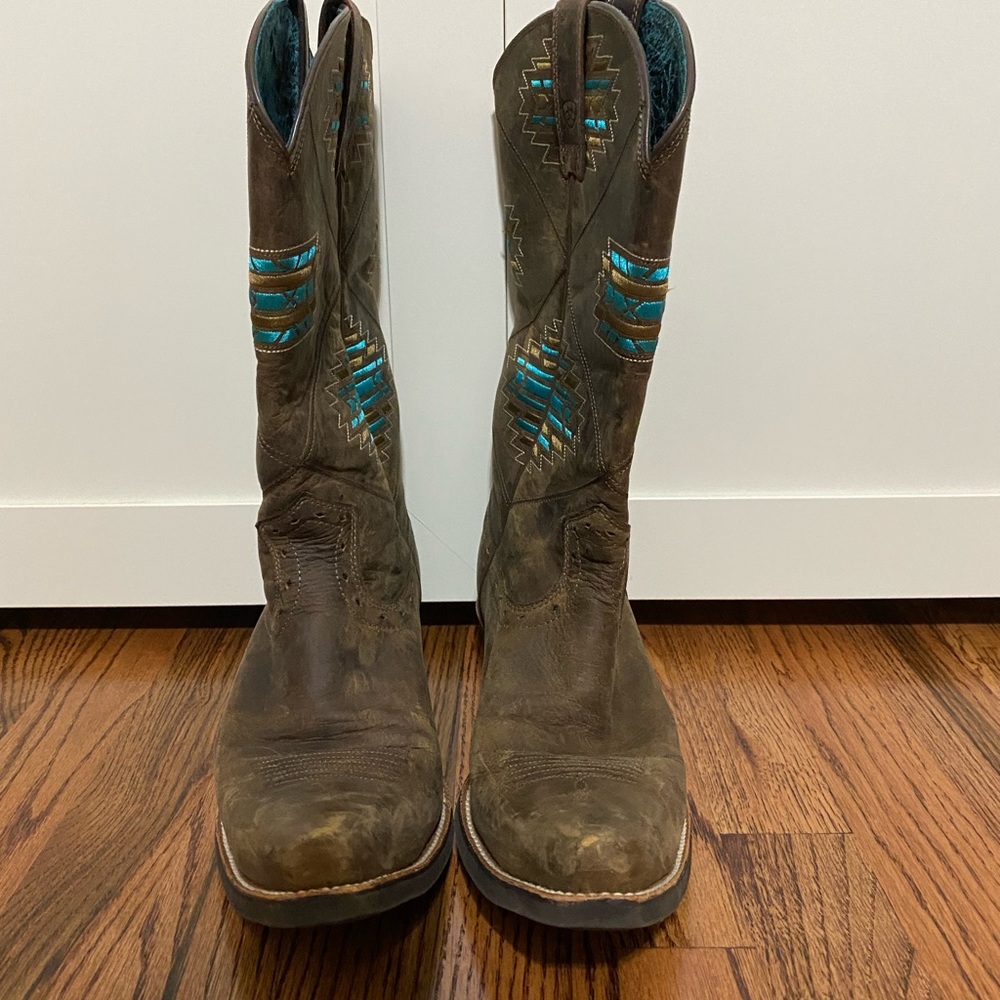 Ariat Cheyenne Distressed Cowboy Boots